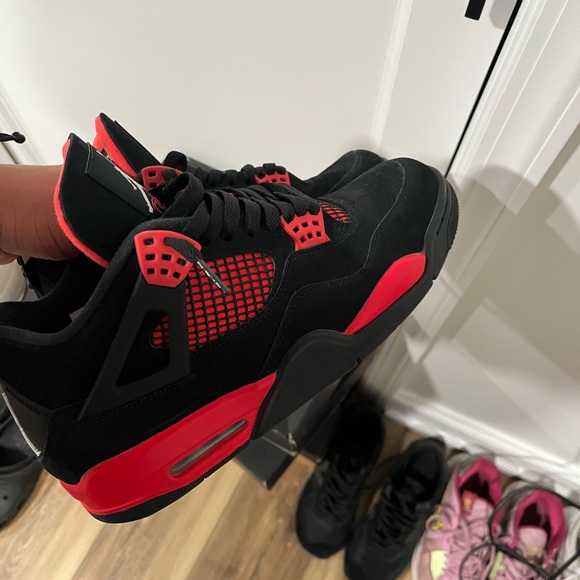 Jordan 4s red thunders
